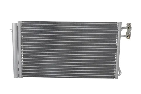 Radiador de A/C HELLA 8FC 366 220-711 — BMW X1 / Z4 / Serie 1 / Serie 3 2004-2016