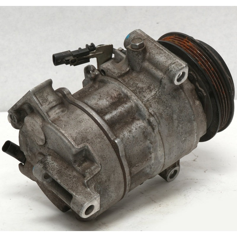 Compresor A C UAC CO29244C Chevrolet Camaro 6.2 V8 imagen 2
